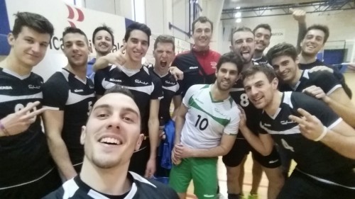 cusudine volleym selfie